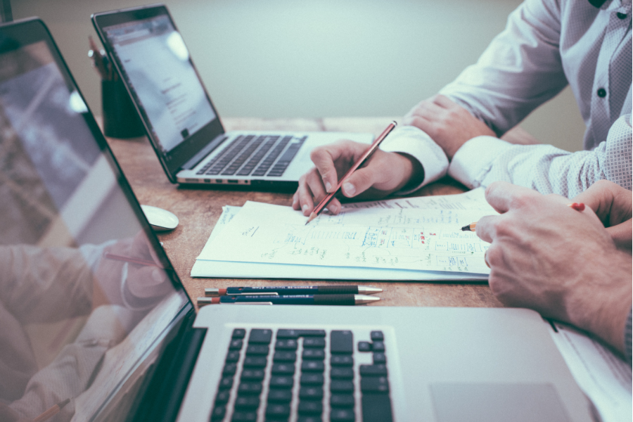 Innover sur la Data & IA sans céder sur le contrôle et la confiance, c’est ce que s’efforcent de réaliser Crédit Mutuel Arkéa et BPCE au travers de leurs choix en matière d’infrastructures et de développement