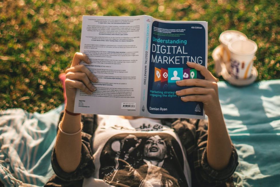 Image à la une de l'article AI search et influence marketing tireront les investissements médias en 2026, selon Dentsu