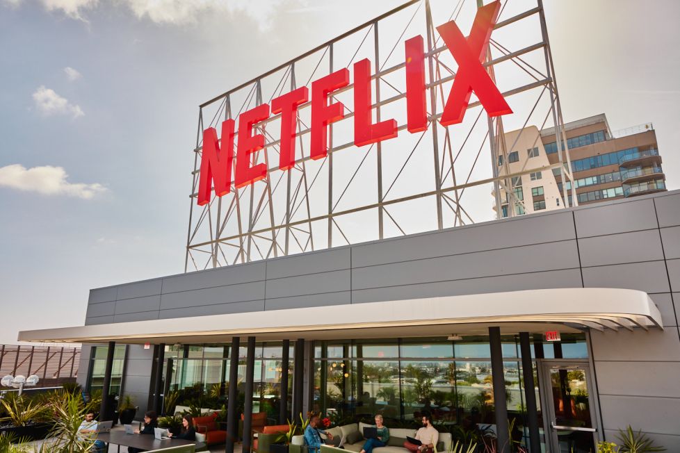 Image à la une de l'article Netflix a généré 1,5 milliard de dollars de revenus publicitaires en 2025
