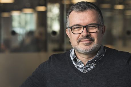 Image à la une de l'article Jean-Christophe Conti (Viooh) : “Les annonceurs devraient réduire leurs budgets mobiles de 15% et investir cette part dans l’affichage digital”