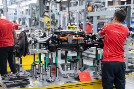 Featured image of the article Germany: Volkswagen and Porsche face massive restructuring