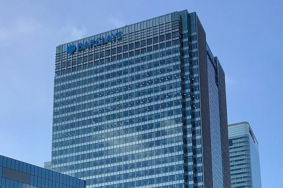 Image à la une de l'article La banque britannique Barclays supprime 5 000 emplois pour investir dans l’IA