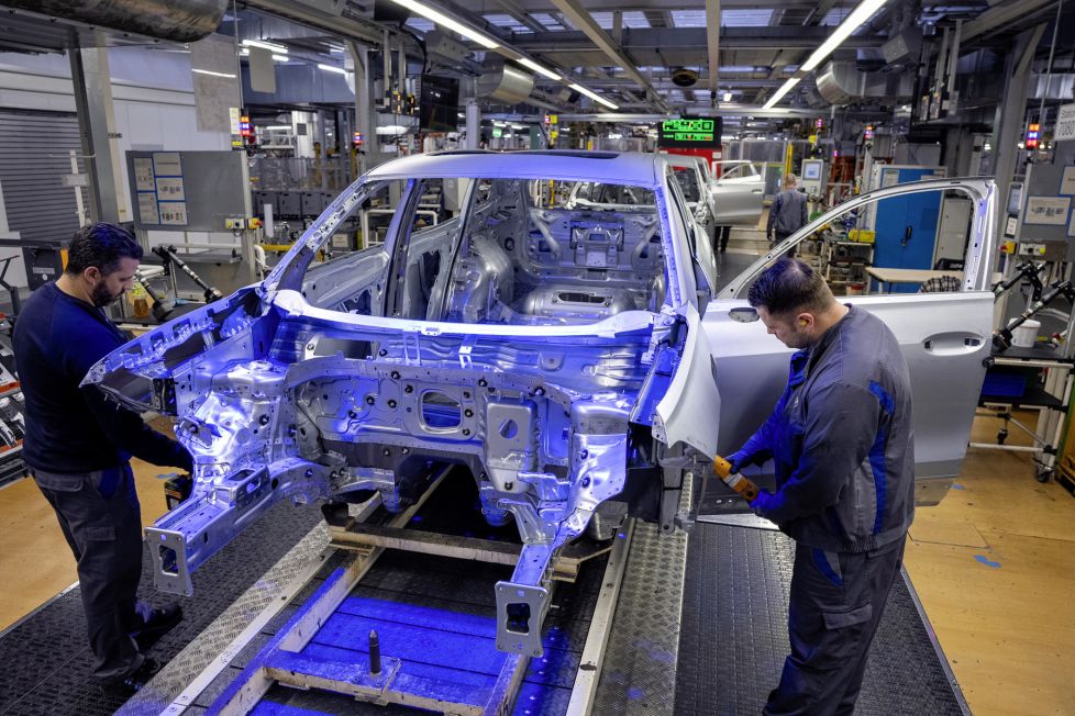 Featured image of the article Is a global wage freeze at Volkswagen possible?