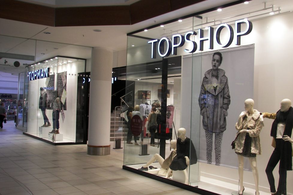 Featured image of the article After closing all stores, Topshop relaunches offline and online with Shopify